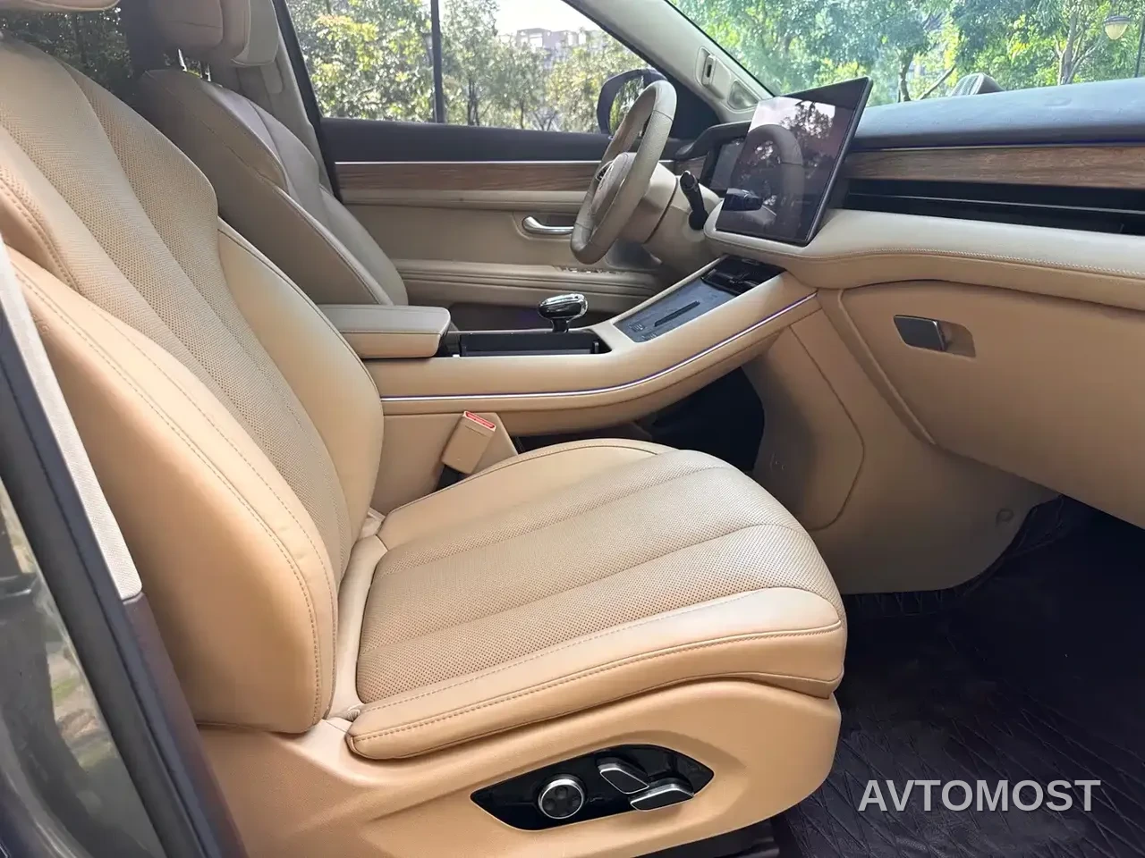 AITO M7 2024 1.5T RWD Plus 5-Seater — фото 9