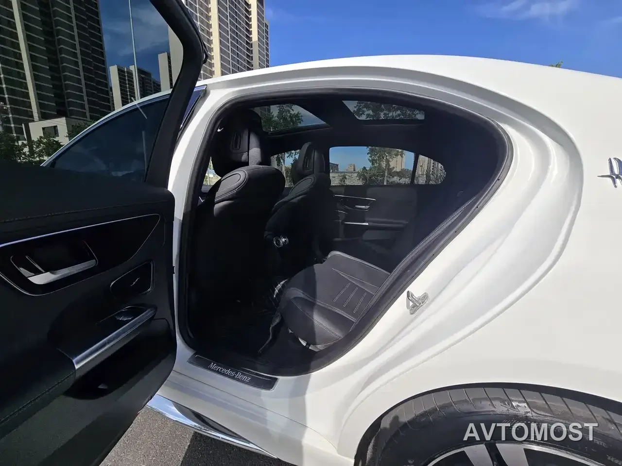 Mercedes-Benz C-Class New Energy 2024 Facelift III C 350 eL — фото 9