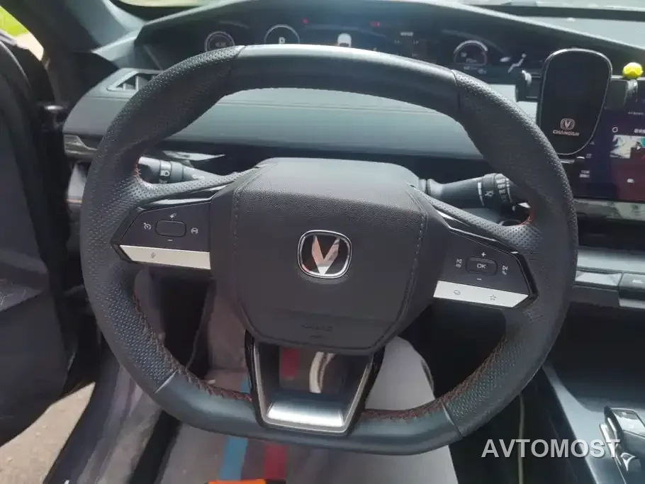 Changan UNI-V iDD 2023 ZhiDian iDD 1.5T 113km Smart Fun Edition — фото 12