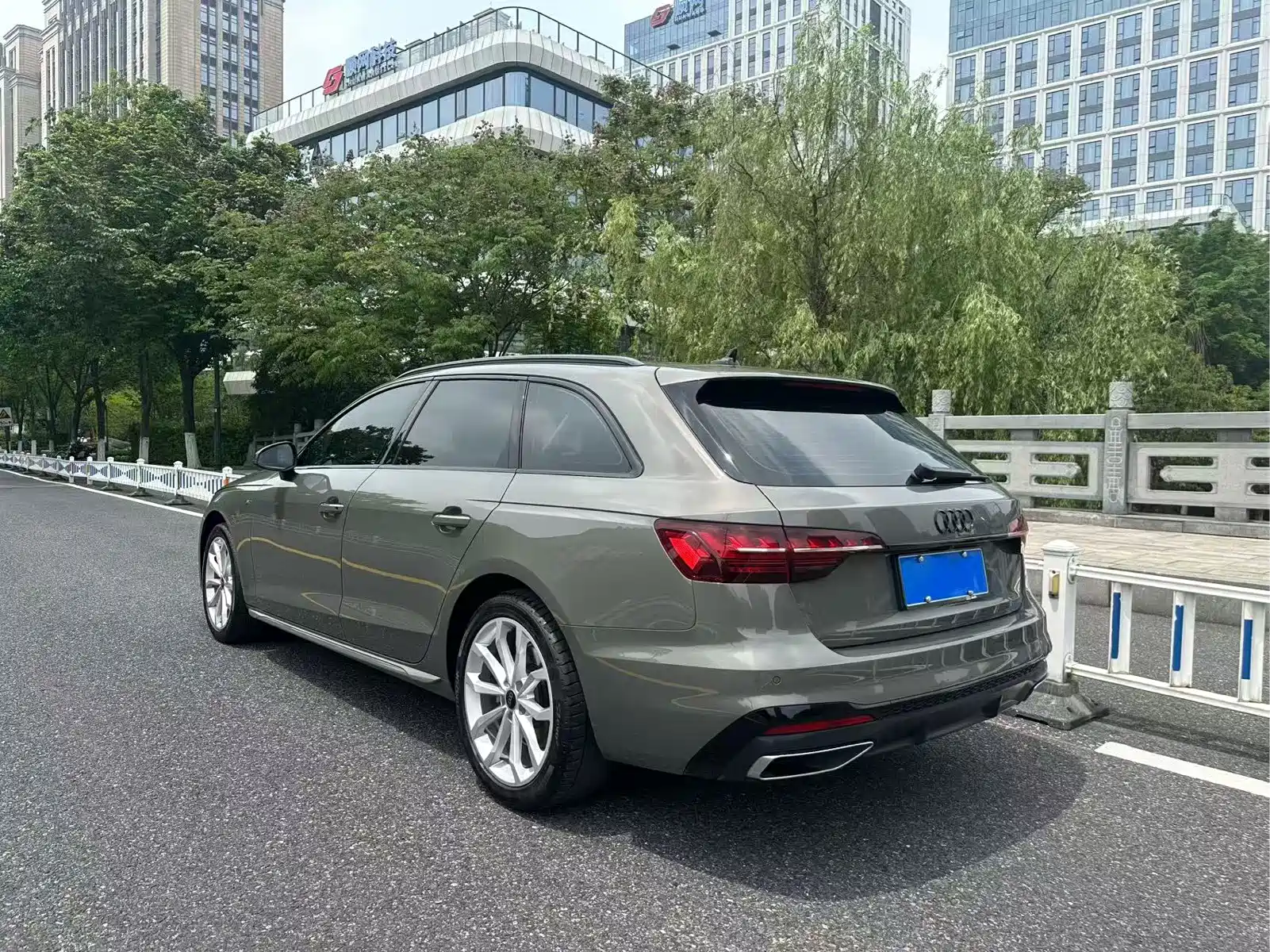 Audi A4 (Import) 2024 Avant 40 TFSI Fashion Sport — фото 4
