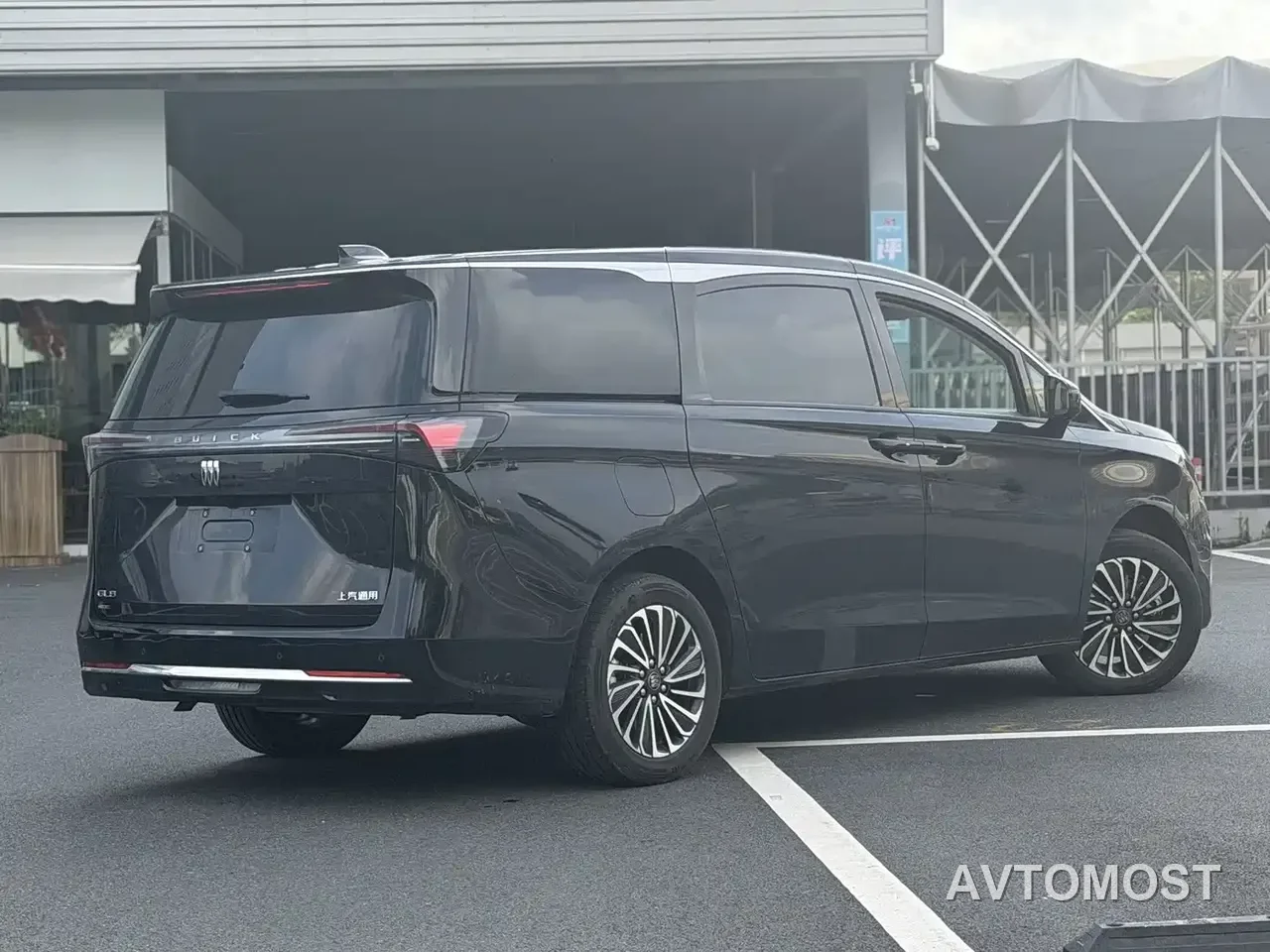 Buick GL8 New Energy 2025 Land Honor Premium Edition 7-Seater — фото 4