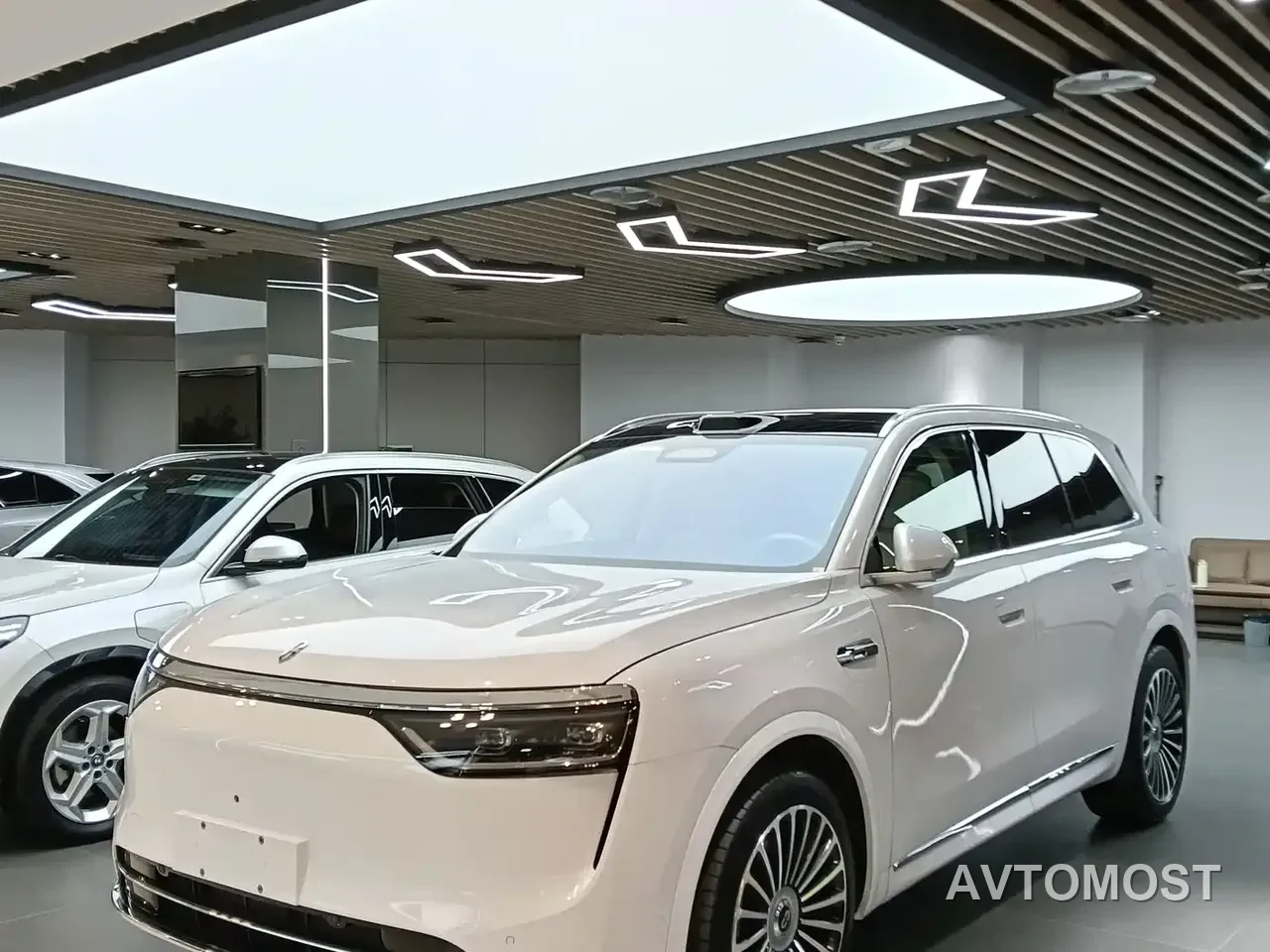 AITO M8 2025 Model Extended Range Max Edition 37kWh 6-Seater — фото 4