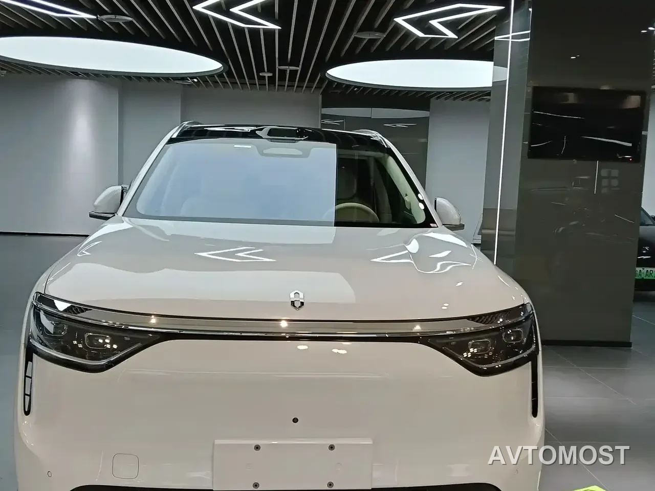 AITO M8 2025 Model Extended Range Max Edition 37kWh 6-Seater — фото 5