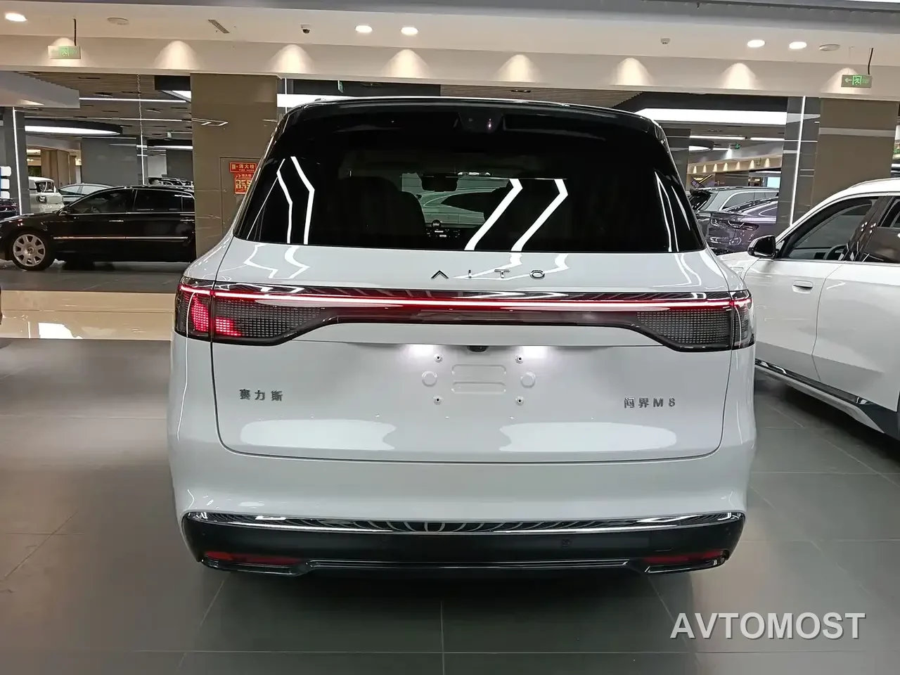 AITO M8 2025 Model Extended Range Max Edition 37kWh 6-Seater — фото 3