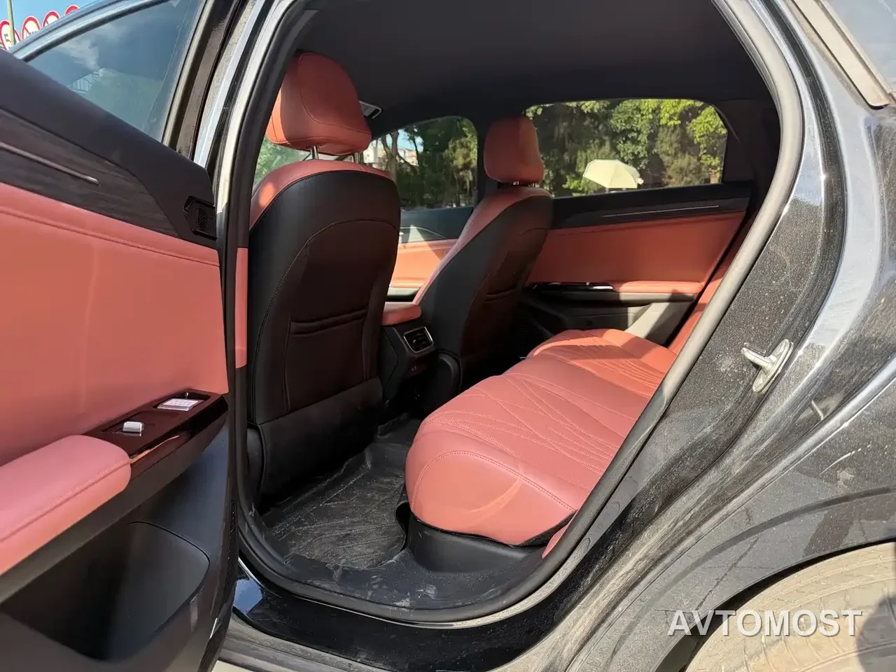 Geely Galaxy L6 2025 EM-i 140km Voyage Edition — фото 1