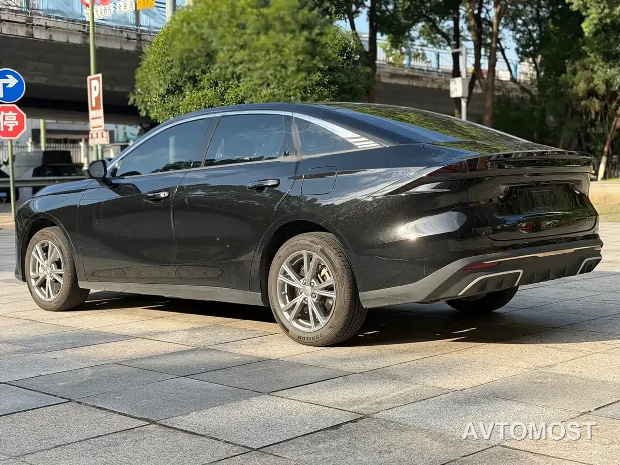 Geely Galaxy L6 2025 EM-i 140km Voyage Edition — фото 6