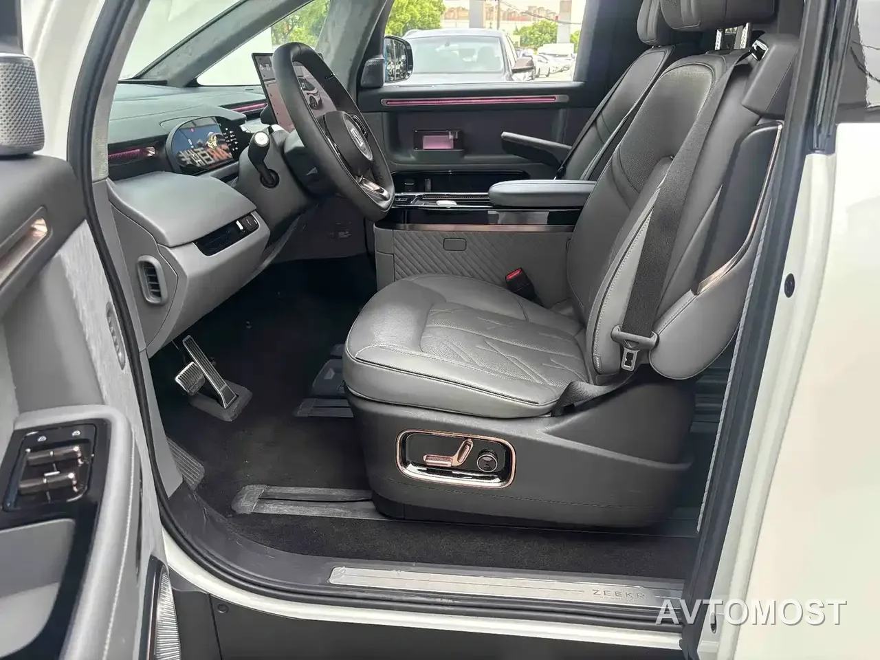 Zeekr MIX 2025 Smart Driving Edition — фото 4