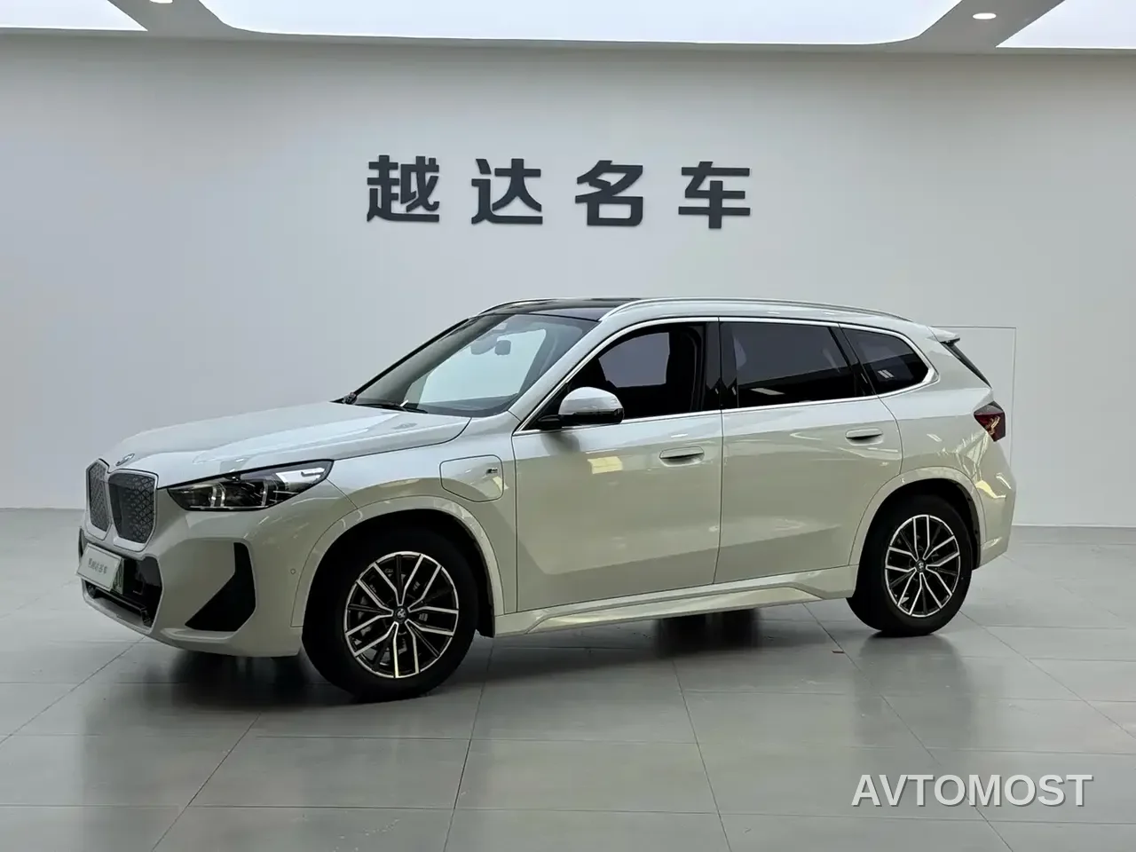 BMW iX1 2023 eDrive25L M Sport Package — фото 16