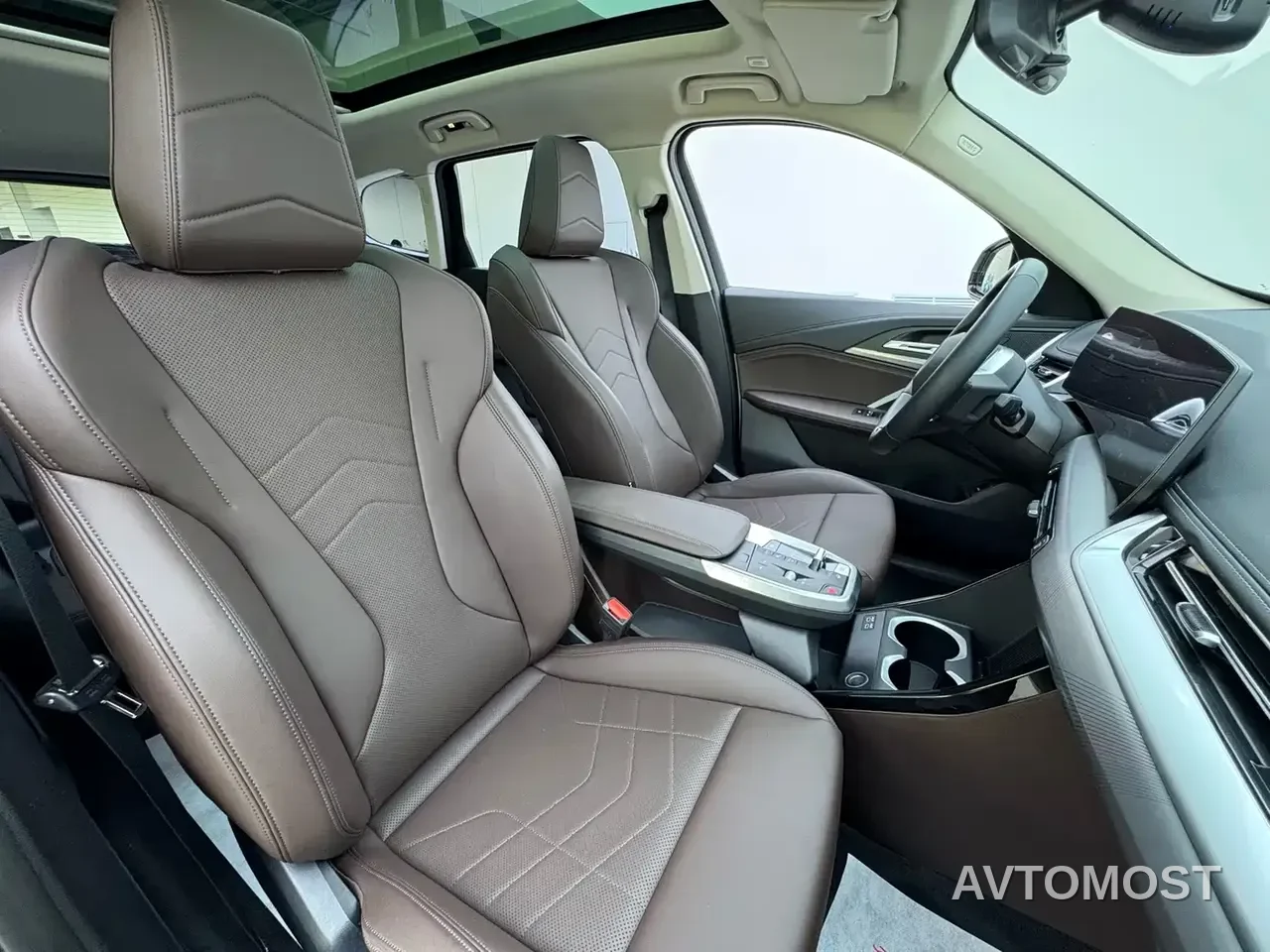 BMW iX1 2023 eDrive25L M Sport Package — фото 10