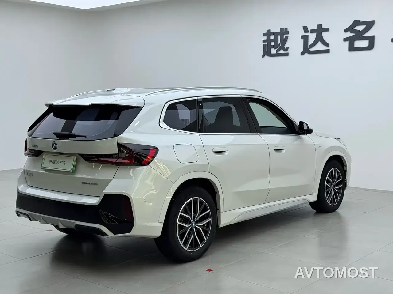 BMW iX1 2023 eDrive25L M Sport Package — фото 13