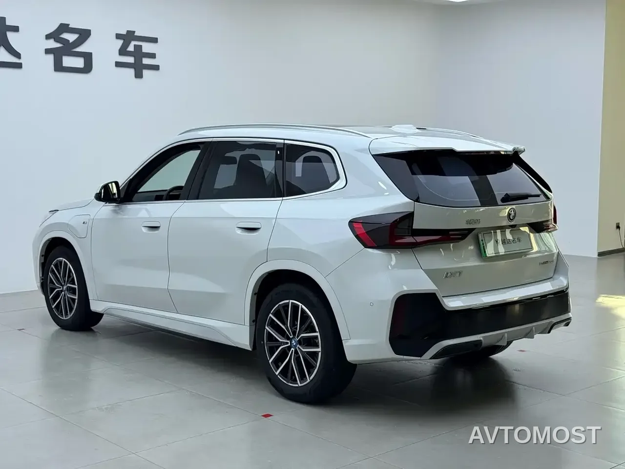 BMW iX1 2023 eDrive25L M Sport Package — фото 15