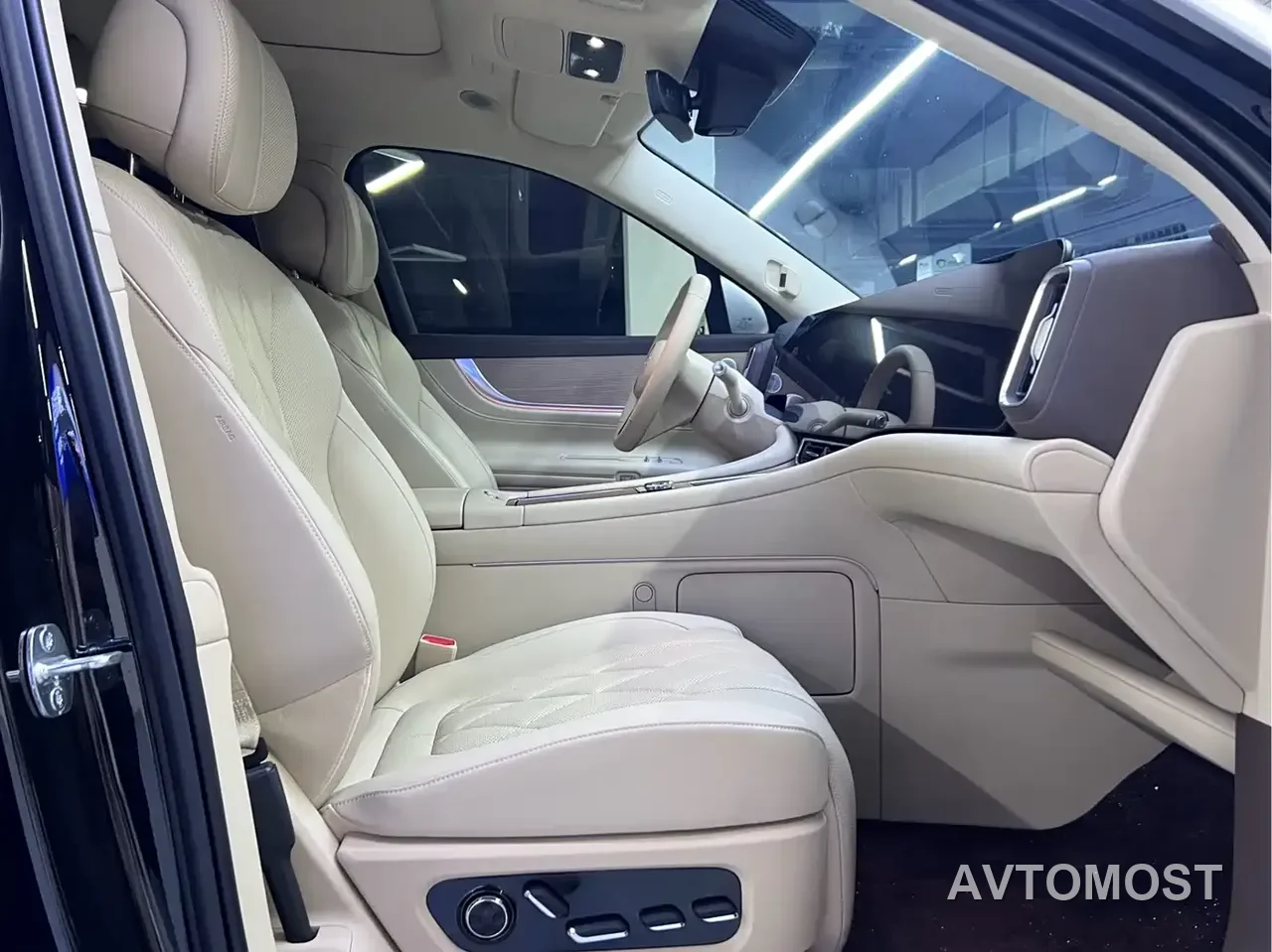 AITO M9 2024 Range Extender Max Edition 42kWh 6-seater — фото 3