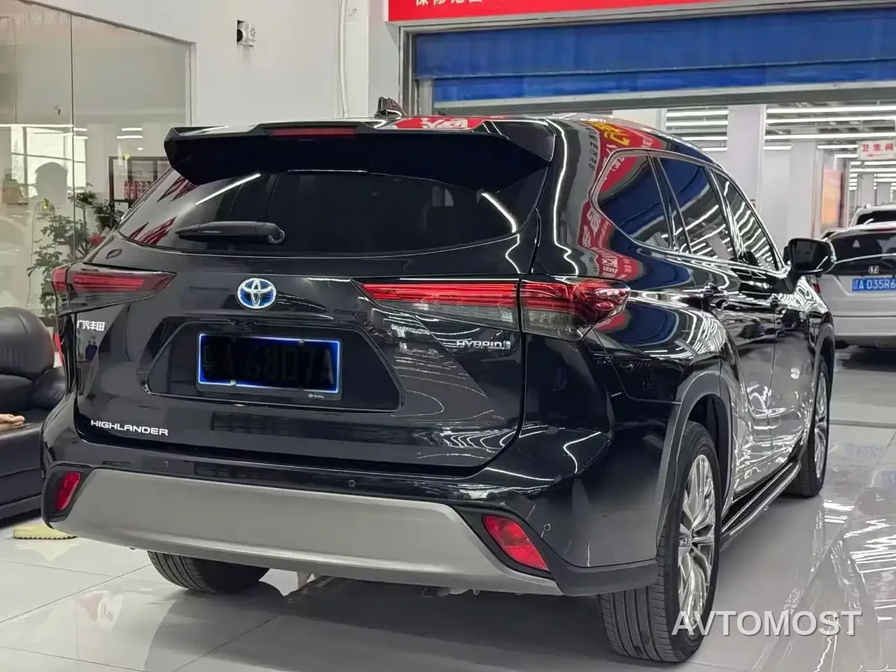 Toyota Highlander 2023 2.5L Smart Hybrid Dual Engine AWD Premium 7-Seater — фото 6