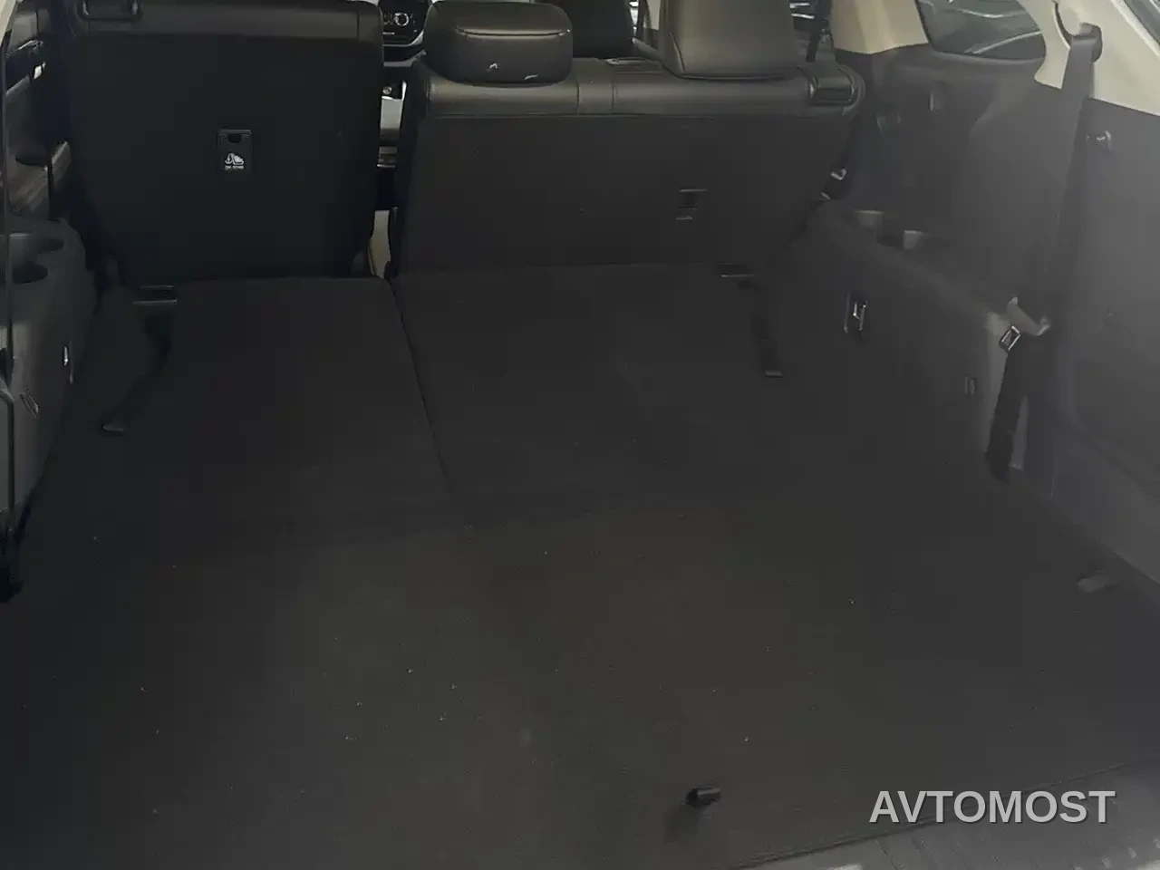 Toyota Highlander 2023 2.5L Smart Hybrid Dual Engine AWD Premium 7-Seater — фото 12