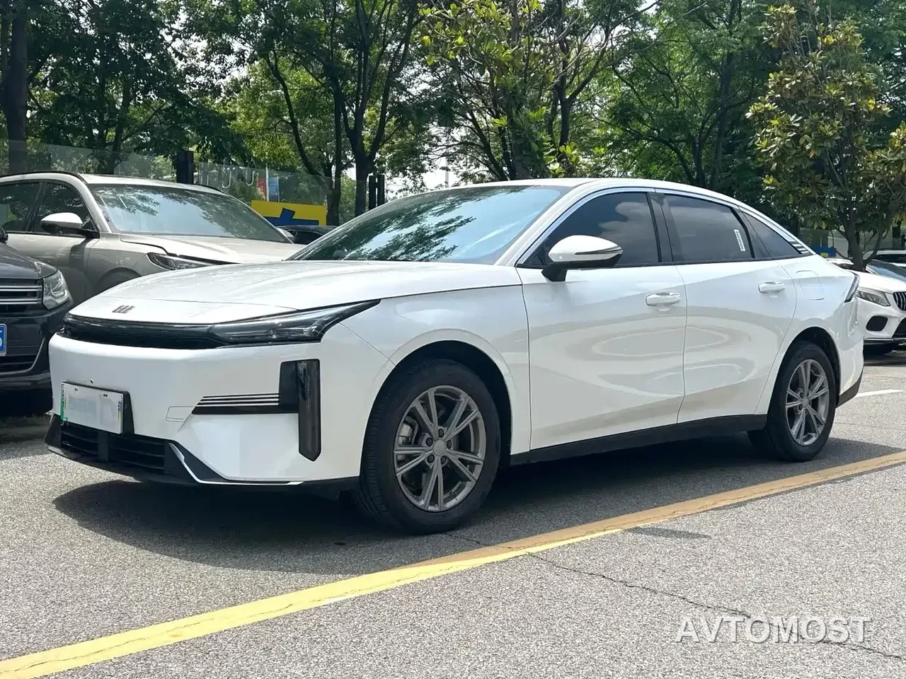 Geely Galaxy L6 2025 EM-i 140km Voyage Edition — фото 4