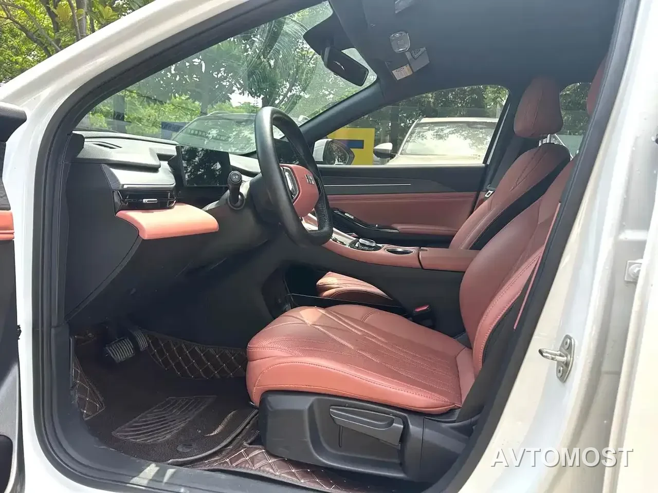 Geely Galaxy L6 2025 EM-i 140km Voyage Edition — фото 7