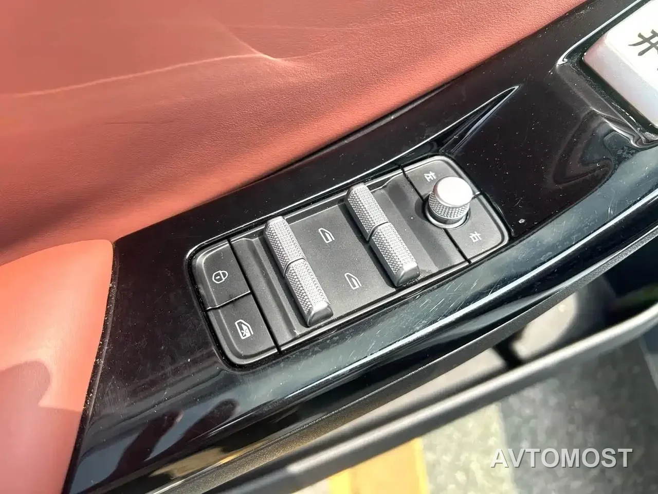 Geely Galaxy L6 2025 EM-i 140km Voyage Edition — фото 1