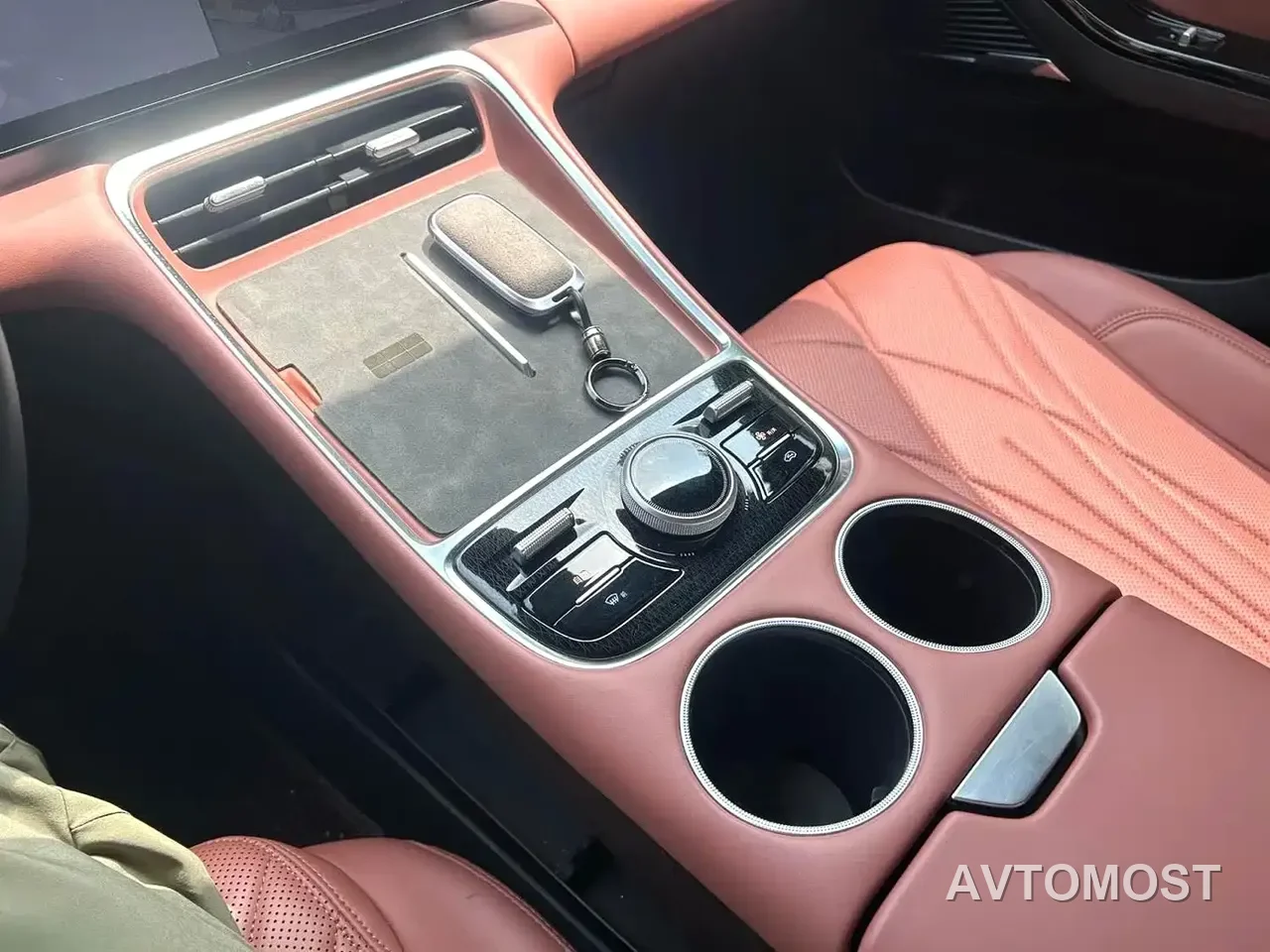 Geely Galaxy L6 2025 EM-i 140km Voyage Edition — фото 2
