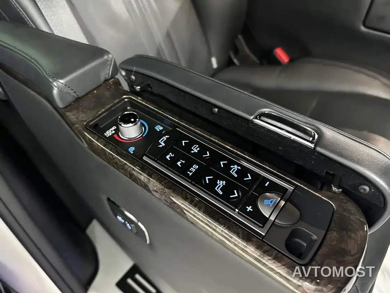 Toyota Alphard 2020 Hybrid 2.5L Premium Edition — фото 11