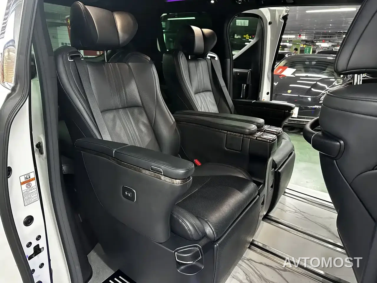 Toyota Alphard 2020 Hybrid 2.5L Premium Edition — фото 12