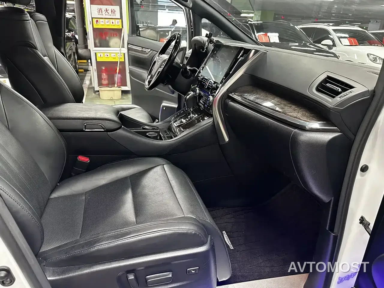 Toyota Alphard 2020 Hybrid 2.5L Premium Edition — фото 13