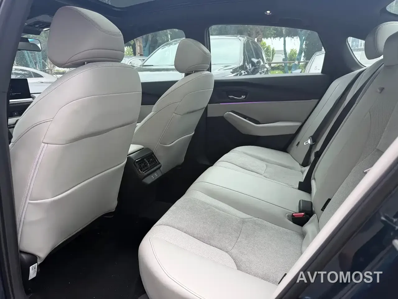 Honda Inspire Hybrid 2023 e:PHEV Smart Shine Edition — фото 7