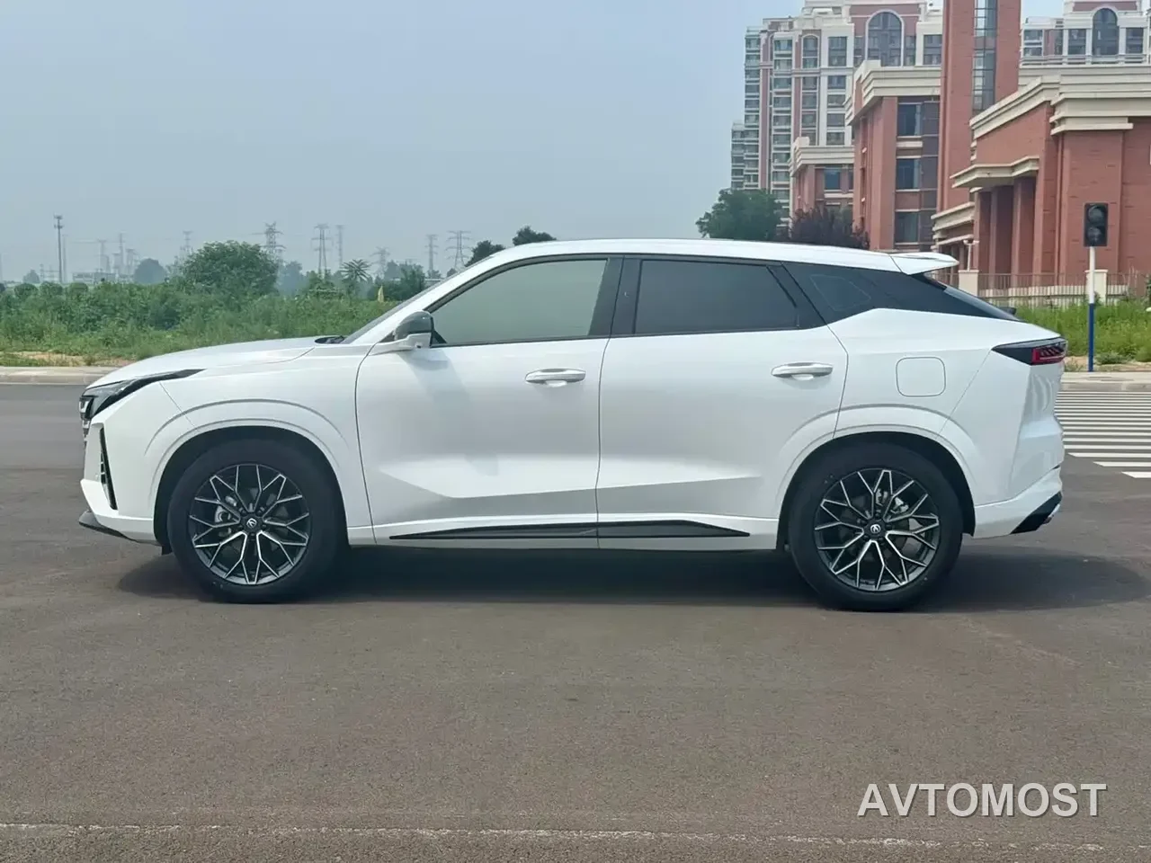 Changan UNI-Z New Energy 2024 Blue Whale iDD 125km Surpassing Edition — фото 5