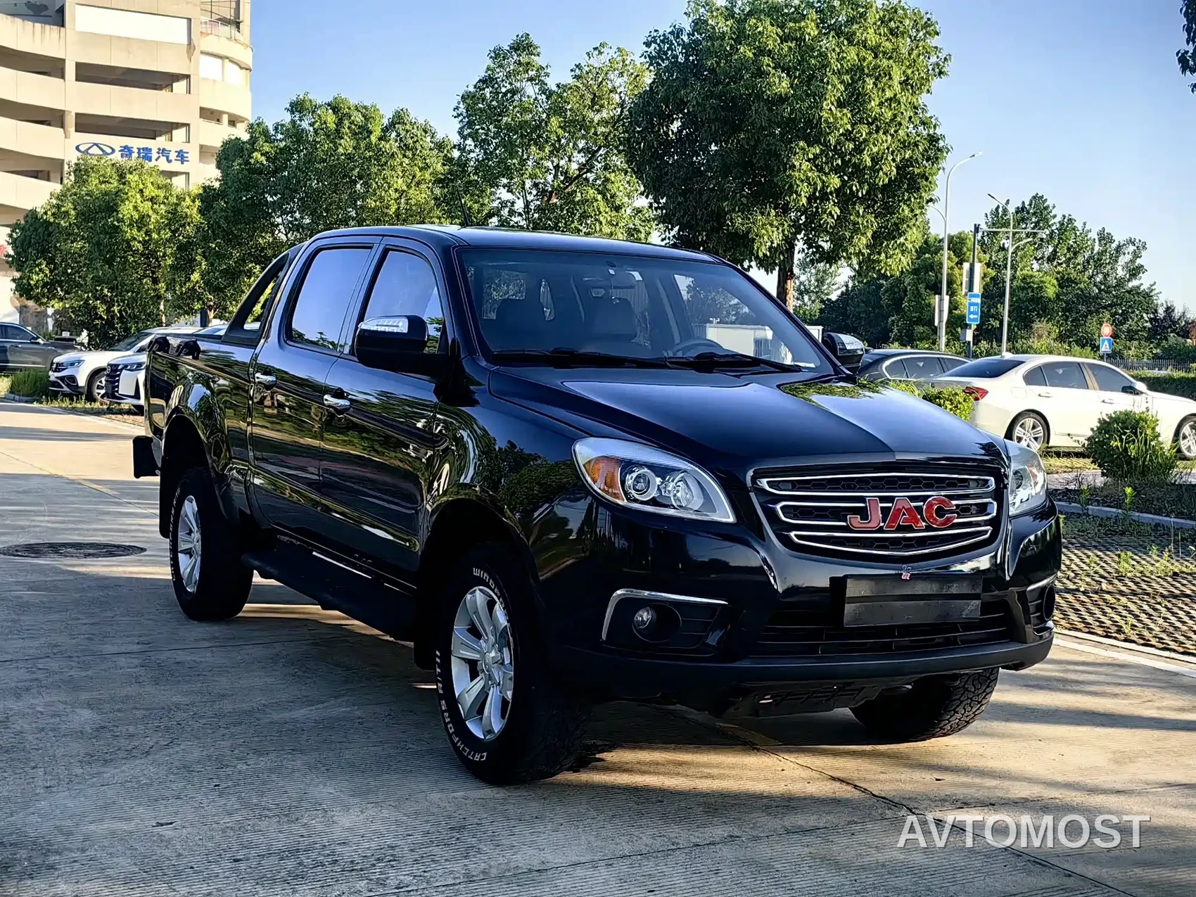 JAC T6 2023 2.0T Diesel 2WD Engineering Luxury Long Wheelbase — фото 3