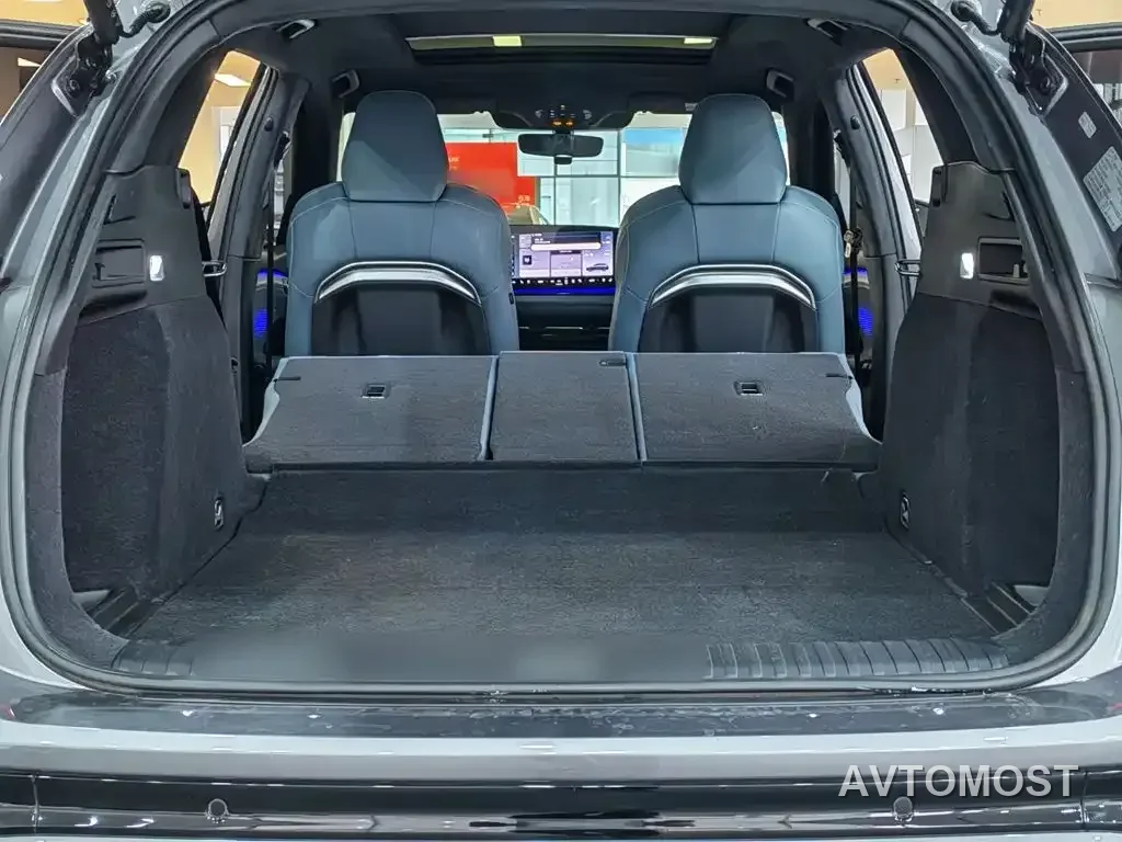 Audi Q6L e-tron 2025 Model Pioneer Edition — фото 15