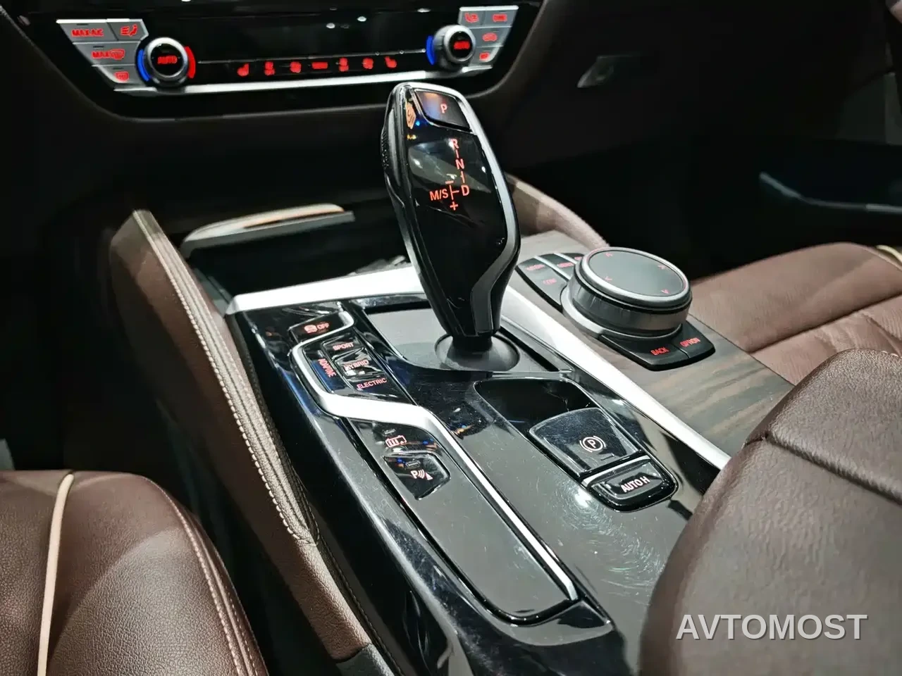 BMW 5 Series New Energy 2021 Facelift 535Le Luxury Package — фото 12