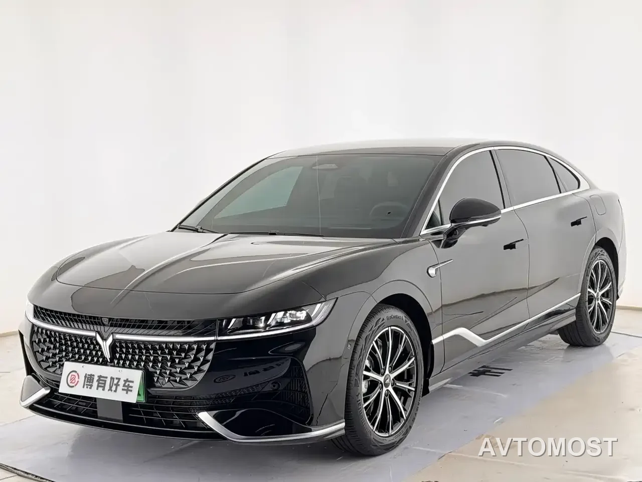 VOYAH Zhuiguang 2024 PHEV AWD Ultra-long Range Executive Edition — фото 1