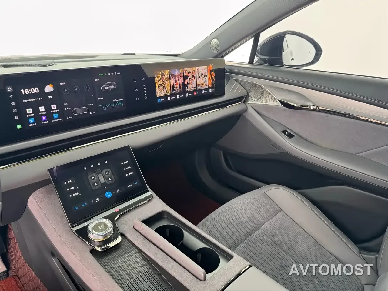 VOYAH Zhuiguang 2024 PHEV AWD Ultra-long Range Executive Edition — фото 6