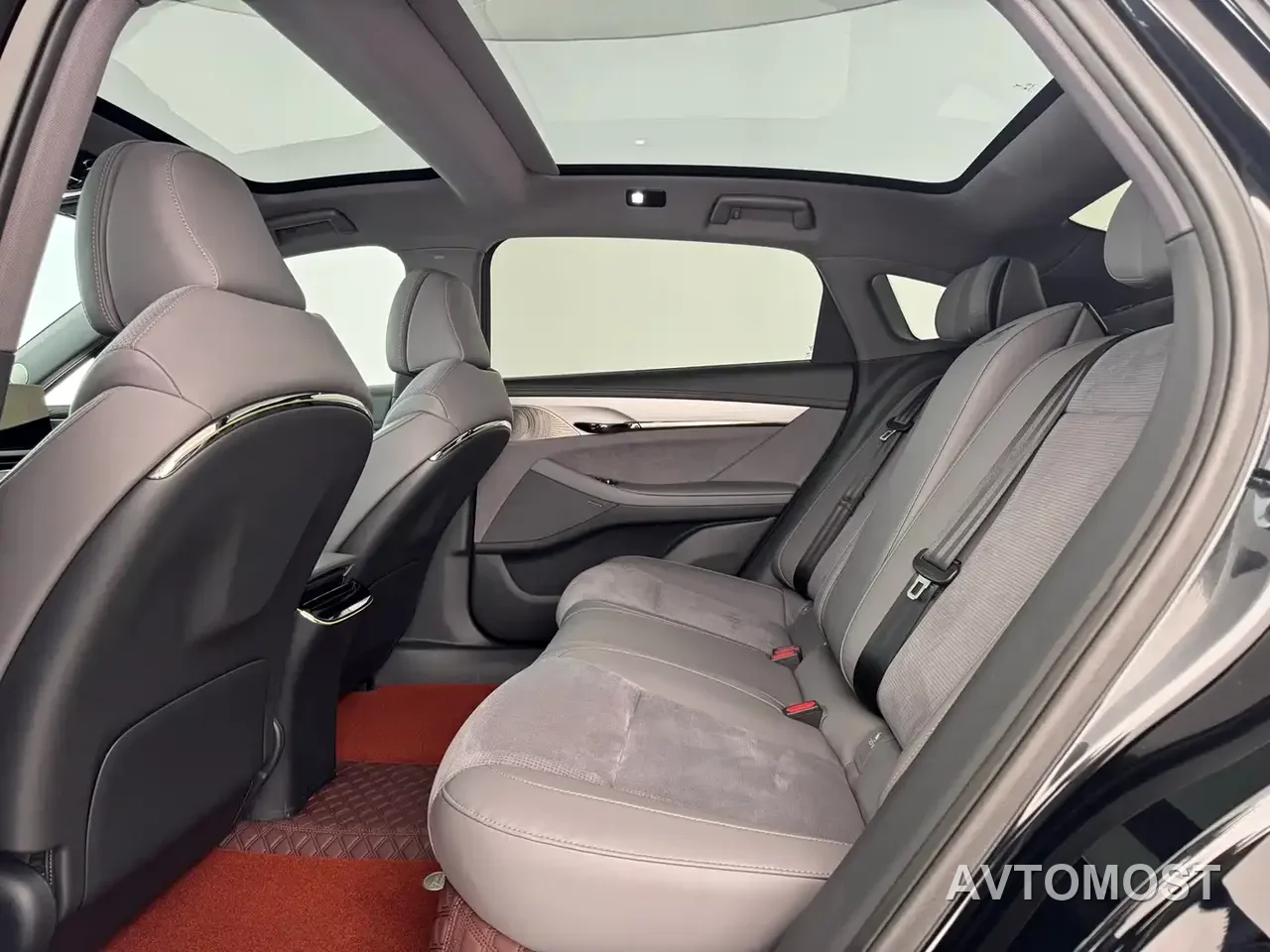 VOYAH Zhuiguang 2024 PHEV AWD Ultra-long Range Executive Edition — фото 9
