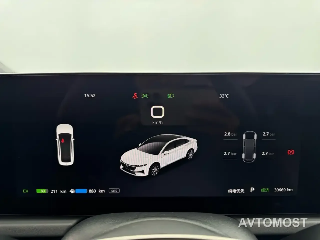 VOYAH Zhuiguang 2024 PHEV AWD Ultra-long Range Executive Edition — фото 13