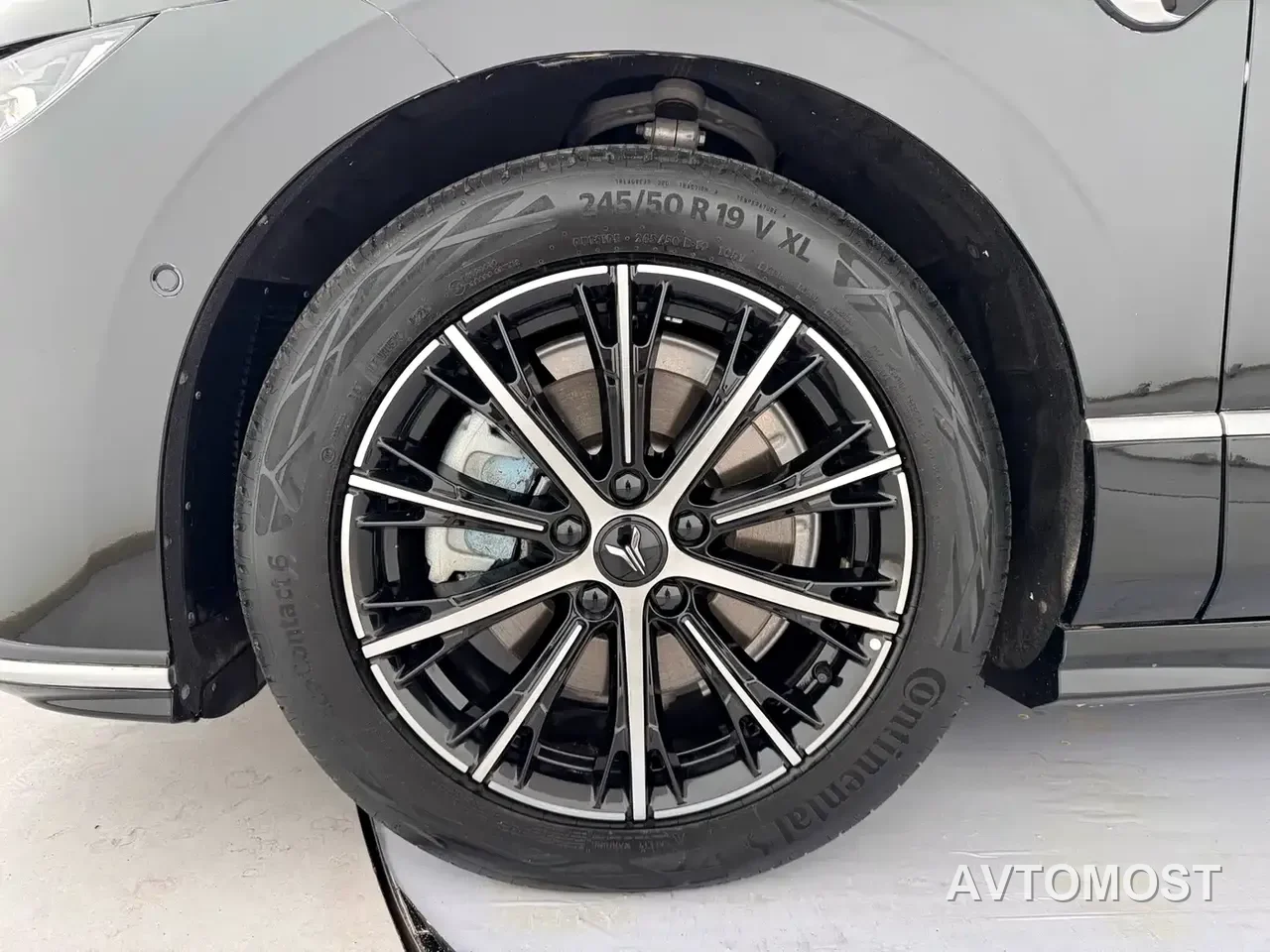 VOYAH Zhuiguang 2024 PHEV AWD Ultra-long Range Executive Edition — фото 14