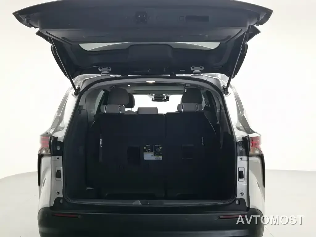 Toyota Sienna 2023 2.5L Hybrid Comfort Edition — фото 12