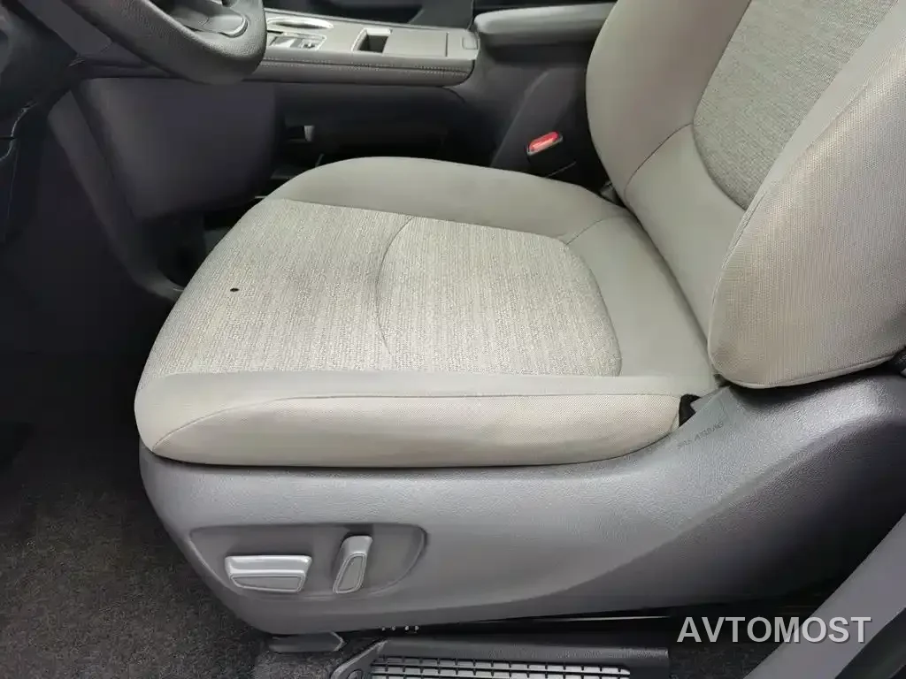 Toyota Sienna 2023 2.5L Hybrid Comfort Edition — фото 16