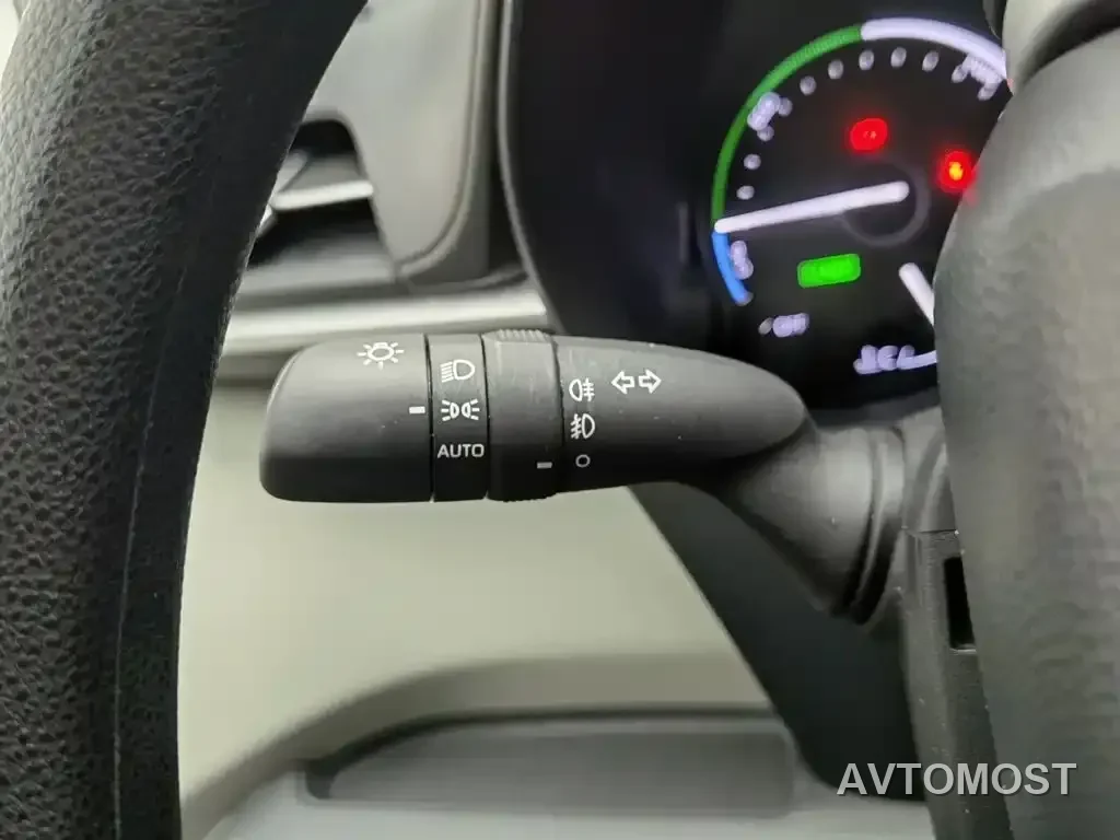 Toyota Sienna 2023 2.5L Hybrid Comfort Edition — фото 17