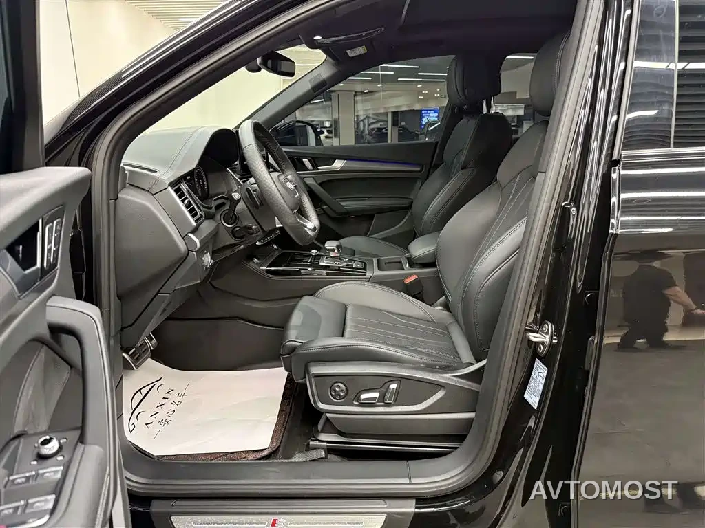 Audi Q5L 2025 45th Anniversary Edition 45 TFSI Luxury Sport — фото 6