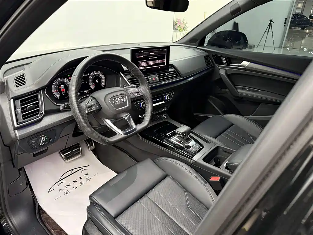 Audi Q5L 2025 45th Anniversary Edition 45 TFSI Luxury Sport — фото 7