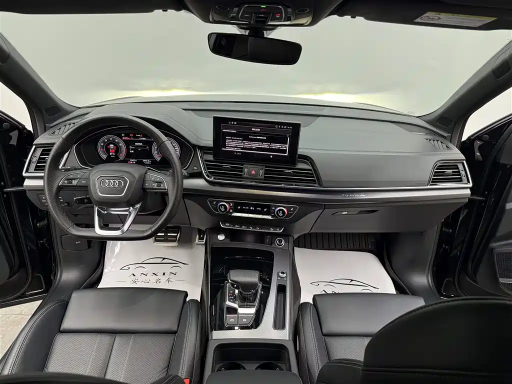 Audi Q5L 2025 45th Anniversary Edition 45 TFSI Luxury Sport — фото 8