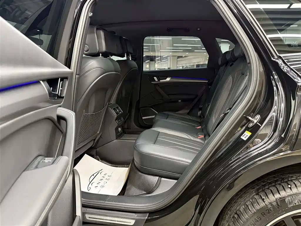 Audi Q5L 2025 45th Anniversary Edition 45 TFSI Luxury Sport — фото 11