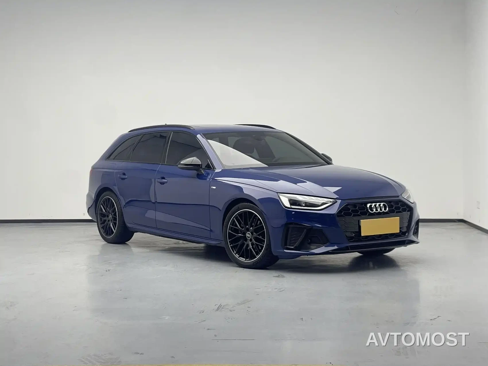 Audi A4 (Import) 2022 Avant 40 TFSI Luxury Dynamic — фото 2
