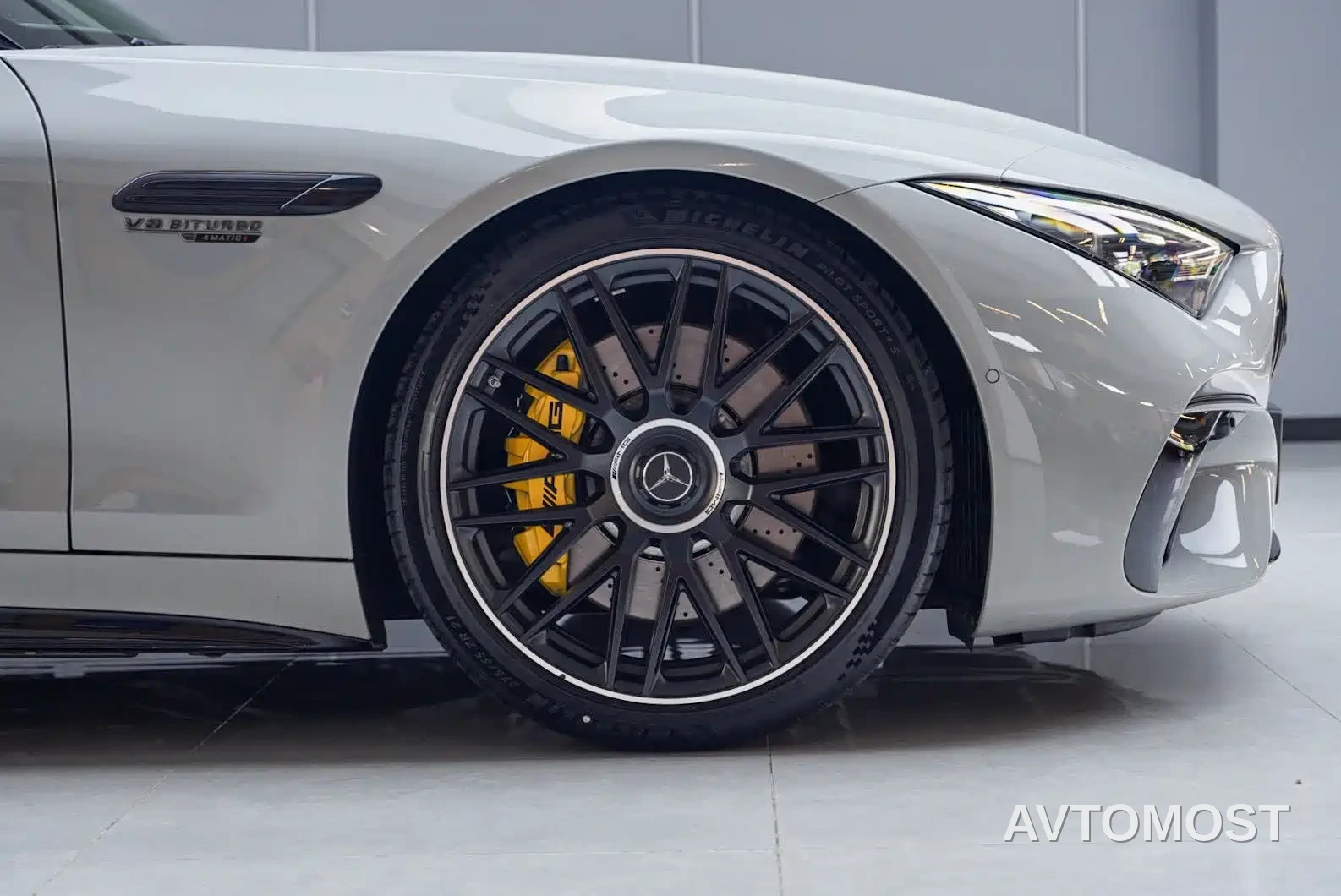 Mercedes-Benz SL-Class AMG 2024 AMG SL 63 4MATIC+ — фото 5
