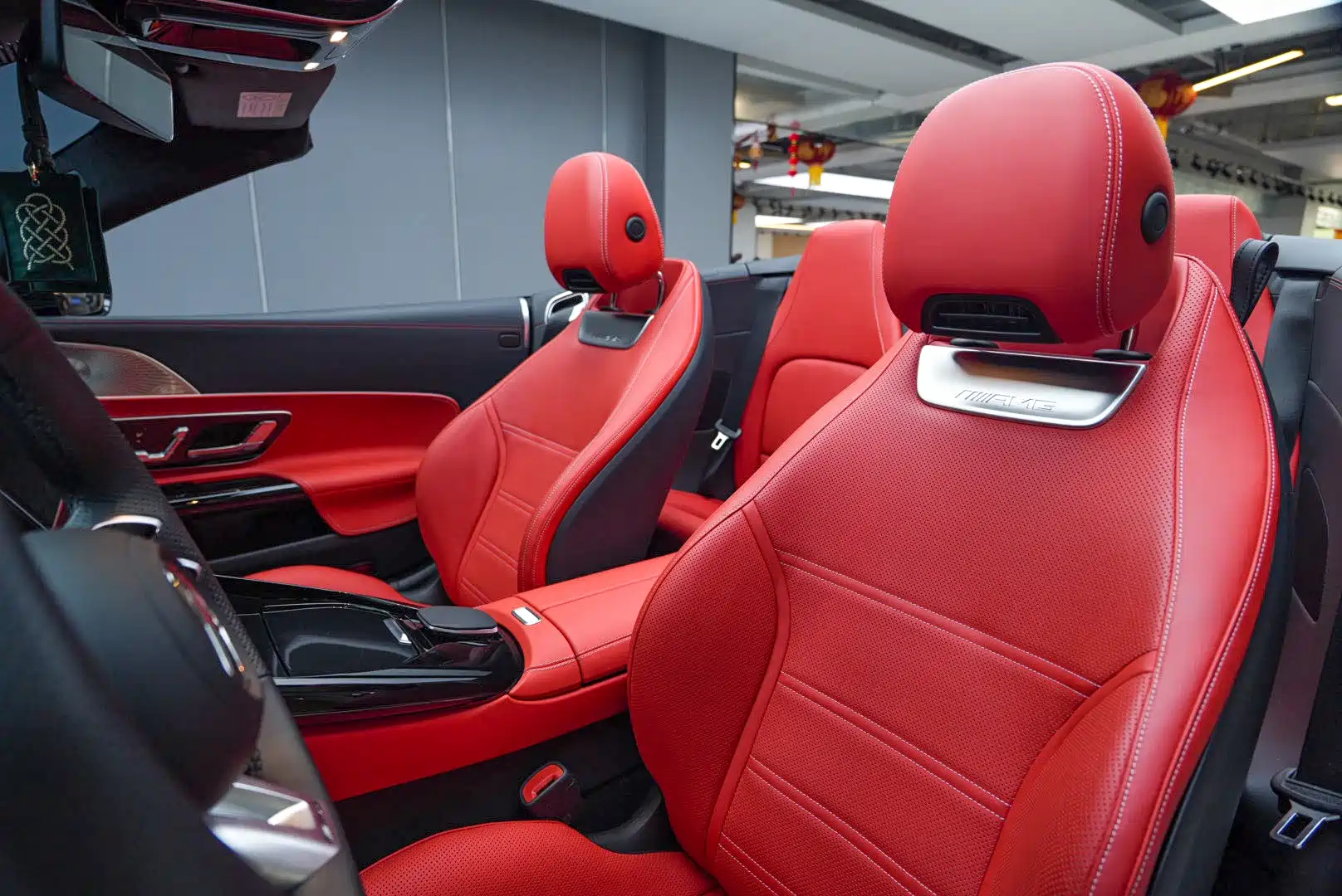 Mercedes-Benz SL-Class AMG 2024 AMG SL 63 4MATIC+ — фото 11