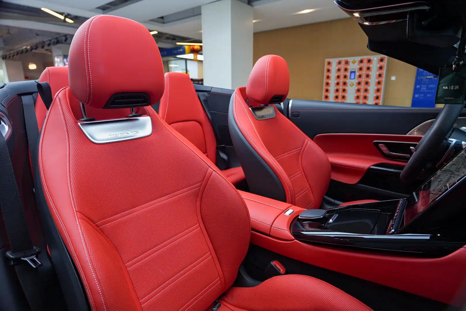 Mercedes-Benz SL-Class AMG 2024 AMG SL 63 4MATIC+ — фото 14