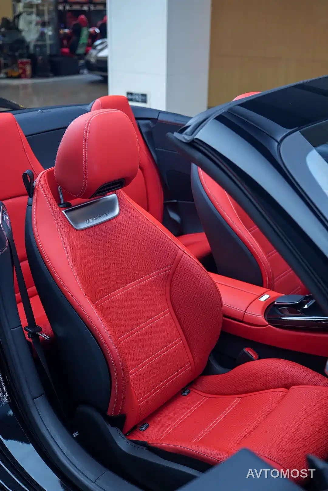 Mercedes-Benz SL-Class AMG 2024 AMG SL 63 4MATIC+ — фото 15