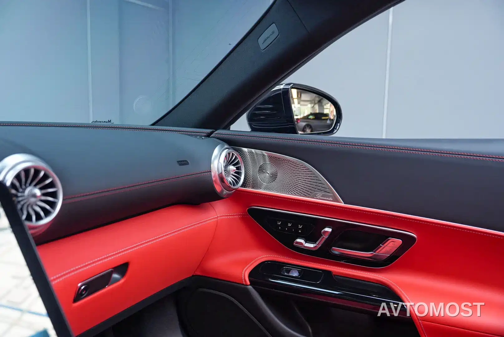 Mercedes-Benz SL-Class AMG 2024 AMG SL 63 4MATIC+ — фото 16