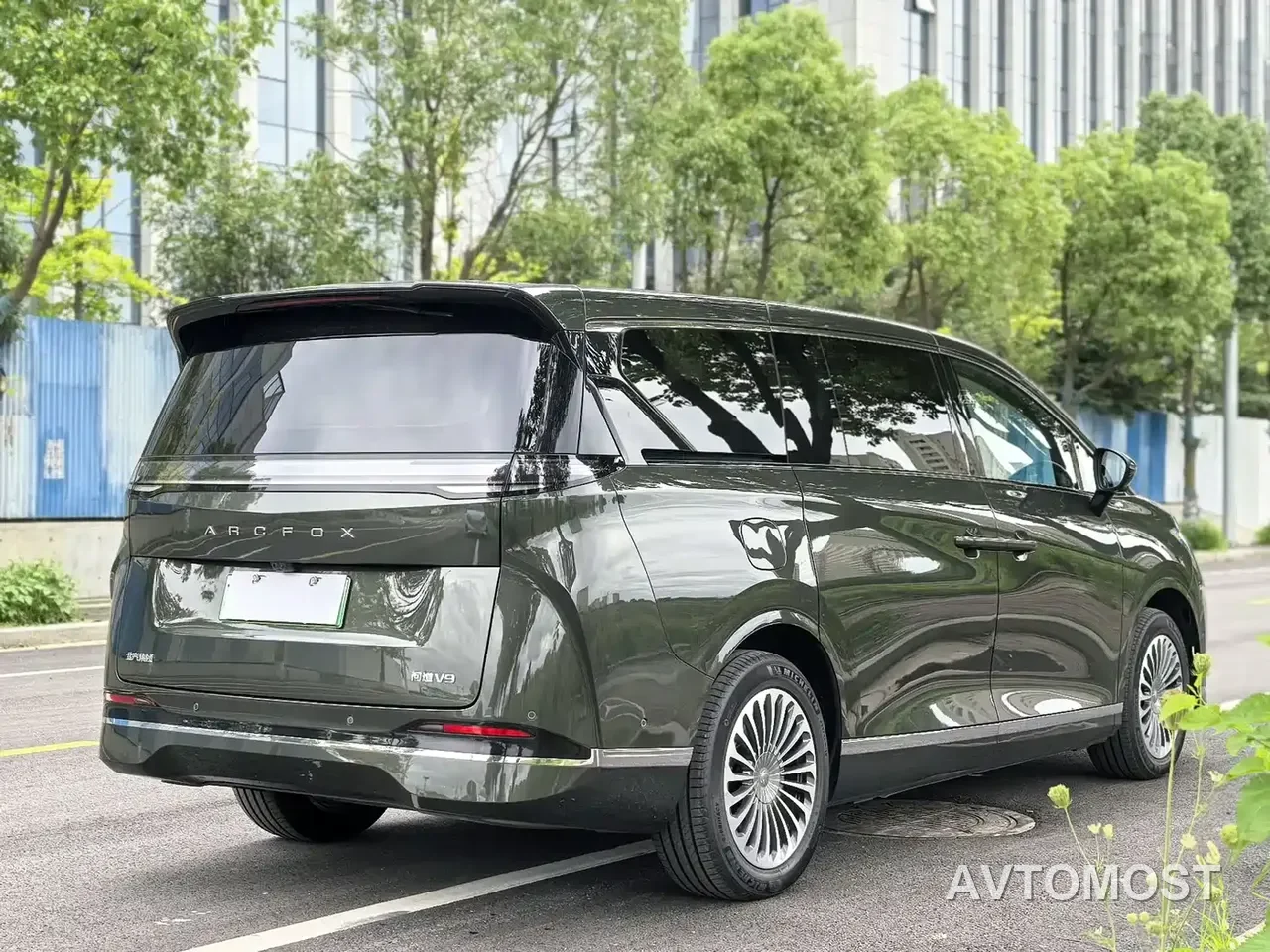 ARCFOX WenDao V9 2026 Model Base — фото 7