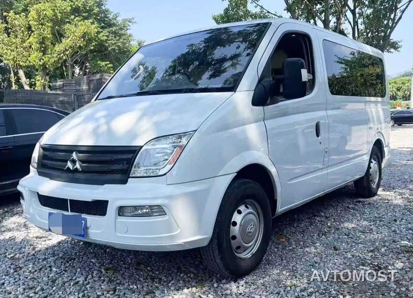 SAIC Maxus Xintu V80 2023 2.0T PLUS Manual Urban Edition Short Wheelbase Ultra-low Roof 7/8/9-seater — фото 1